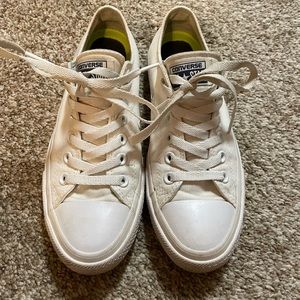 White Chuck Taylor II Converse, size 8